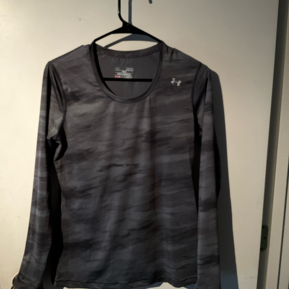 Women’s Under Armour Cammo Gray Long Sleeve Shirt Size M